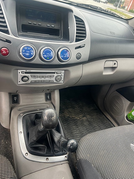 Mitsubishi L200 13 of 15