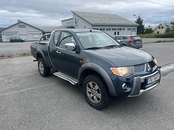 Mitsubishi L200 3 of 15