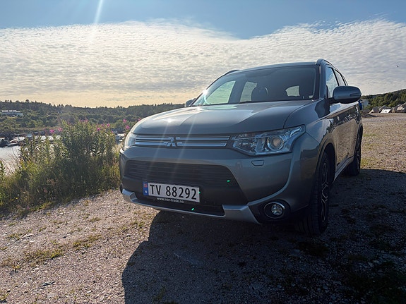 Mitsubishi Outlander 2 of 5