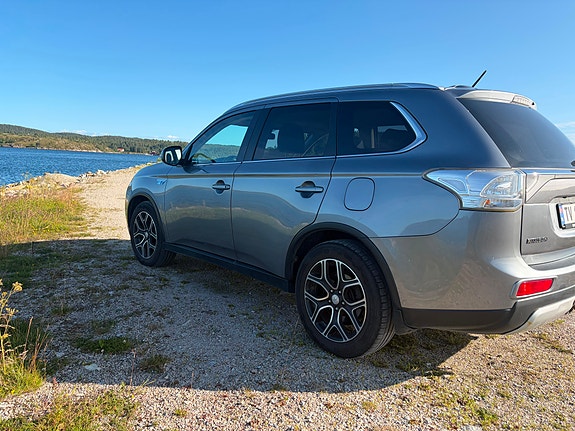 Mitsubishi Outlander 3 of 5