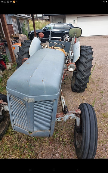 Massey Ferguson Gråtass bensin (prisen er for 2-stk) 2 of 3