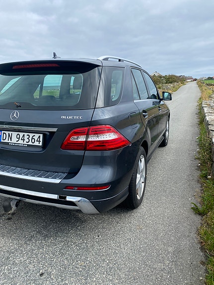 Mercedes-Benz ML350 5 of 18