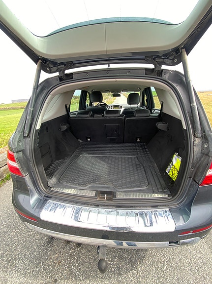 Mercedes-Benz ML350 10 of 18