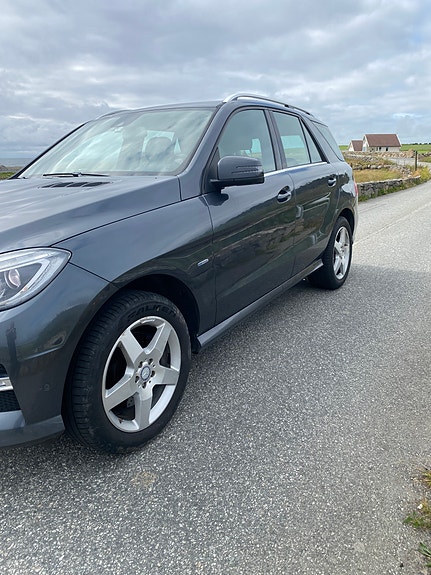 Mercedes-Benz ML350 3 of 18