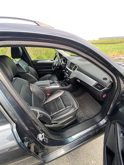 Mercedes-Benz ML350 17 of 18