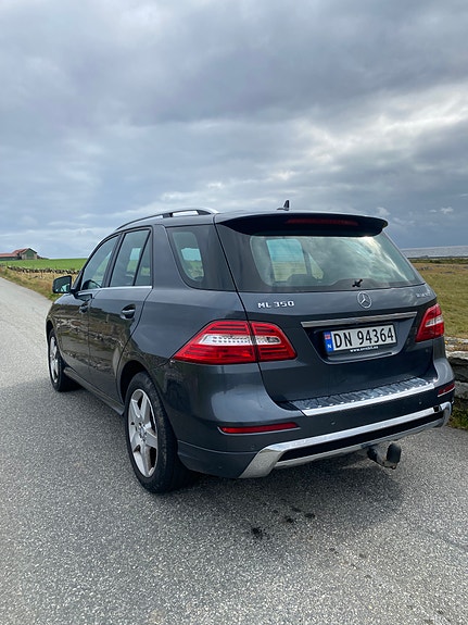 Mercedes-Benz ML350 8 of 18