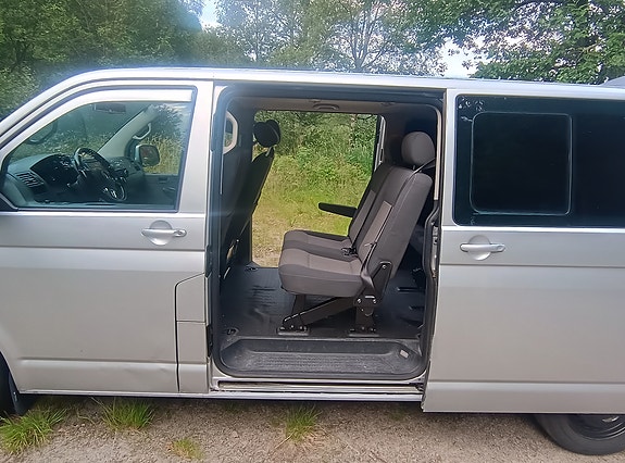 Volkswagen Caravelle 29 of 30