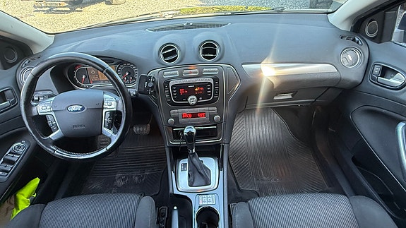 Ford Mondeo 18 of 21