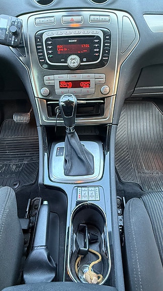 Ford Mondeo 19 of 21