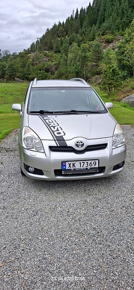 Toyota Corolla Verso 2 of 5