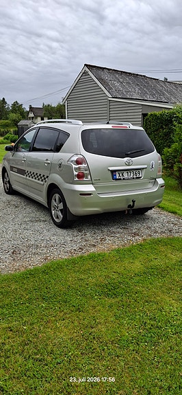 Toyota Corolla Verso 4 of 5