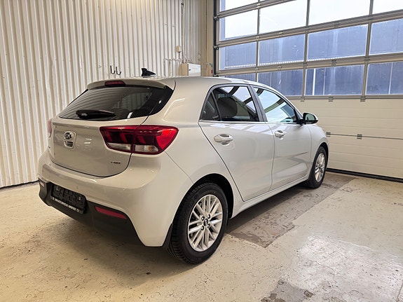 Kia Rio 4 of 5