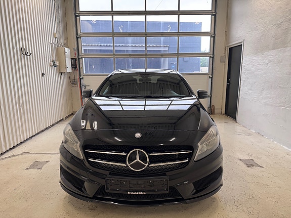 Mercedes-Benz A180 2 of 27