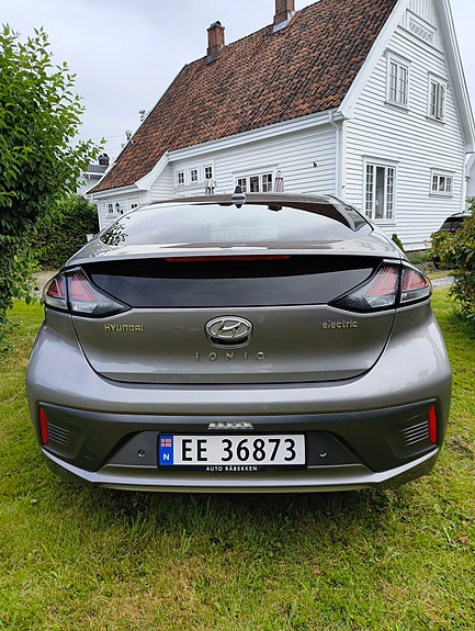Hyundai IONIQ 8 of 24