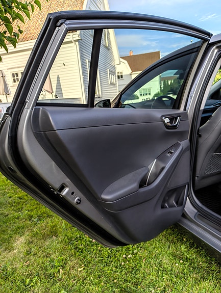Hyundai IONIQ 22 of 24