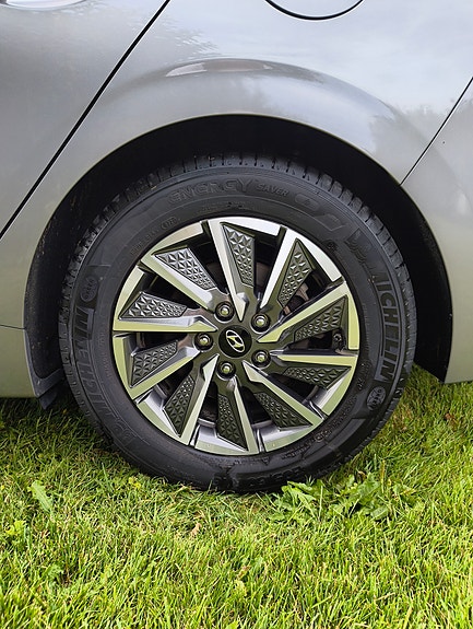 Hyundai IONIQ 12 of 24