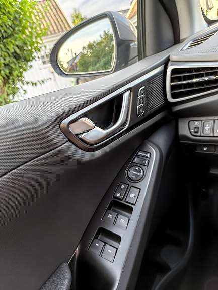 Hyundai IONIQ 19 of 24