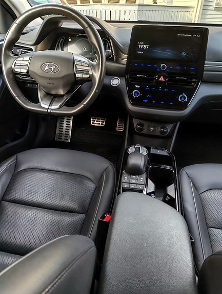 Hyundai IONIQ 17 of 24