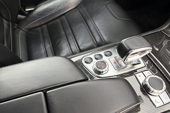 Mercedes-Benz SL63 17 of 21