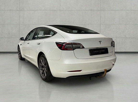 Tesla Model 3 4 of 5