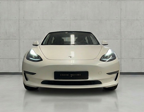 Tesla Model 3 2 of 5