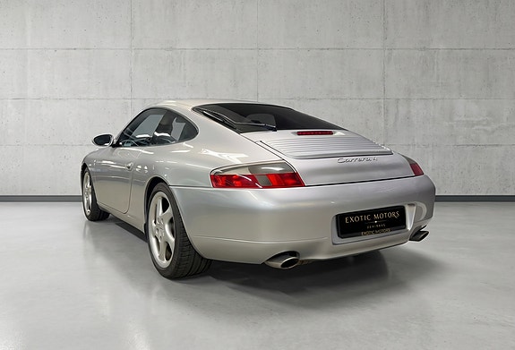 Porsche 911 4 of 5