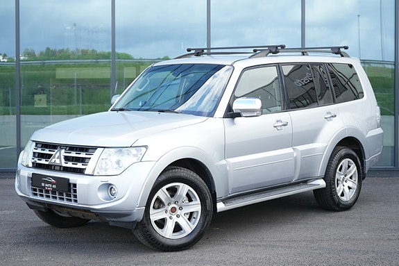 Mitsubishi Pajero 2 of 5