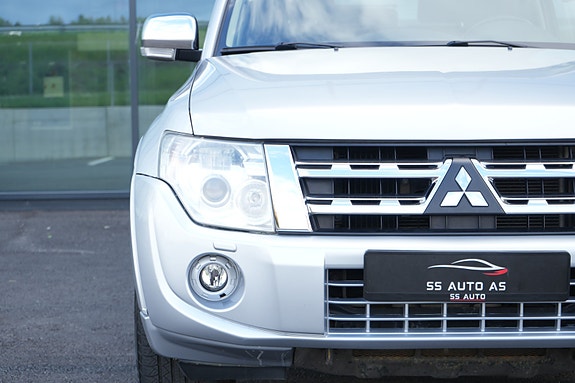 Mitsubishi Pajero 4 of 5