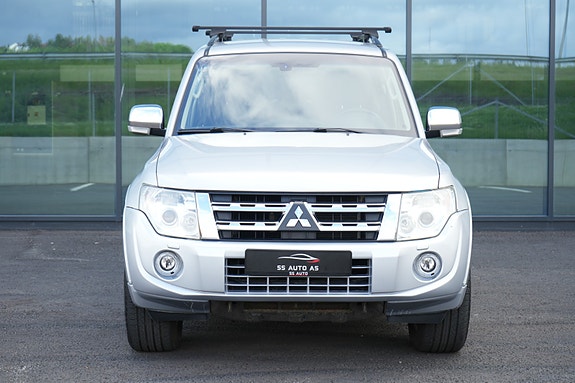 Mitsubishi Pajero 3 of 5