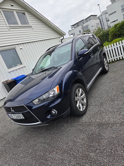 Mitsubishi Outlander 2 of 5