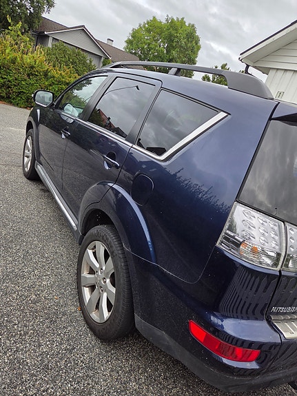 Mitsubishi Outlander 3 of 5