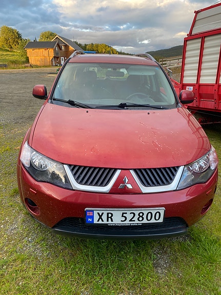 Mitsubishi Outlander 2 of 4