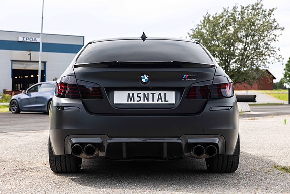 BMW M5 2 of 5