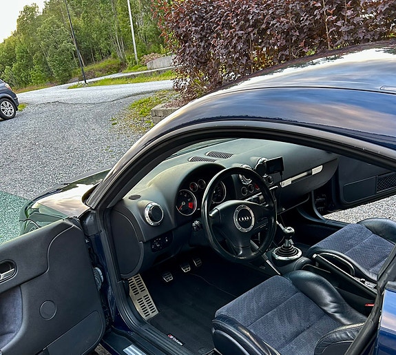 Audi TT 3 of 5