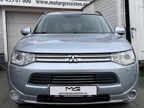 Mitsubishi Outlander 2 of 5