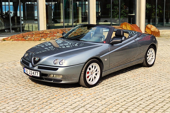 Alfa Romeo Spider 8 of 15