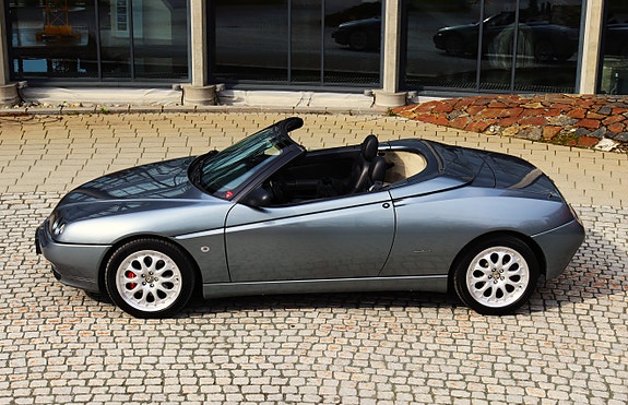 Alfa Romeo Spider 2 of 15