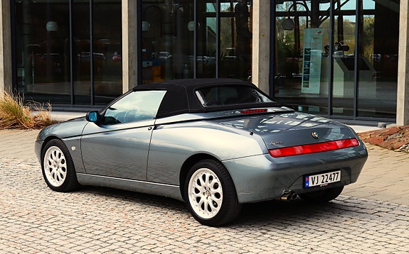 Alfa Romeo Spider 3 of 15