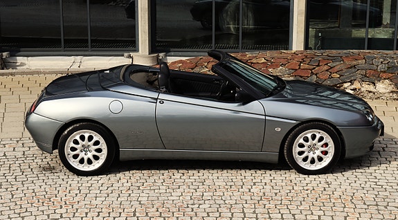 Alfa Romeo Spider 7 of 15