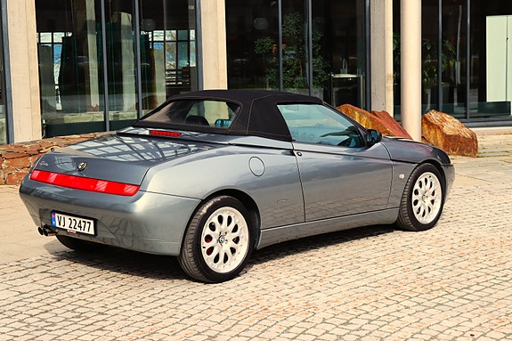 Alfa Romeo Spider 6 of 15