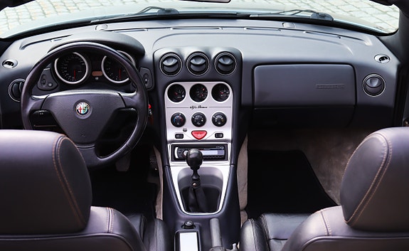Alfa Romeo Spider 13 of 15