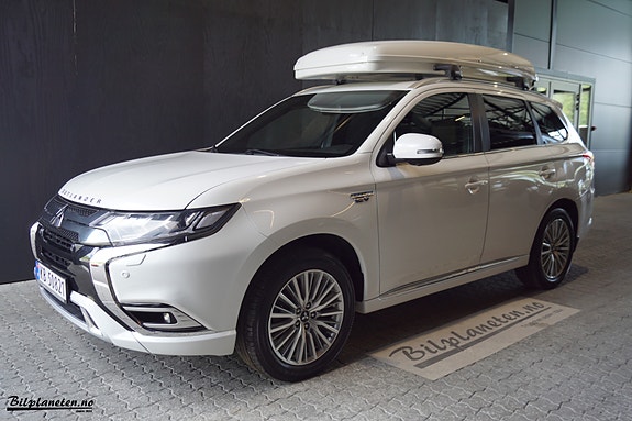 Mitsubishi Mitsubishi Outlander Instyle+ 2 of 5