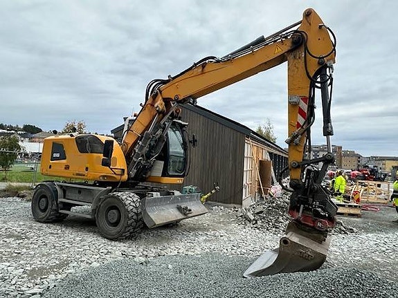 Liebherr A 916 2 of 5