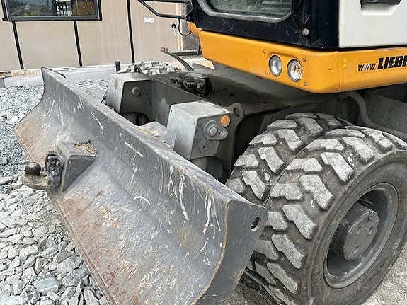 Liebherr A 916 8 of 14