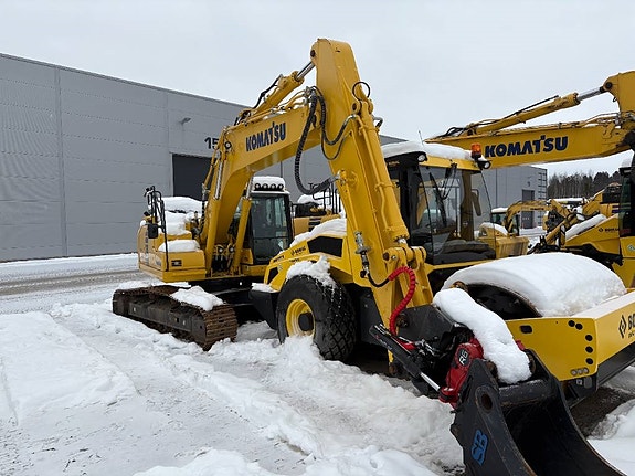 Komatsu PC 210 LC 2 of 3