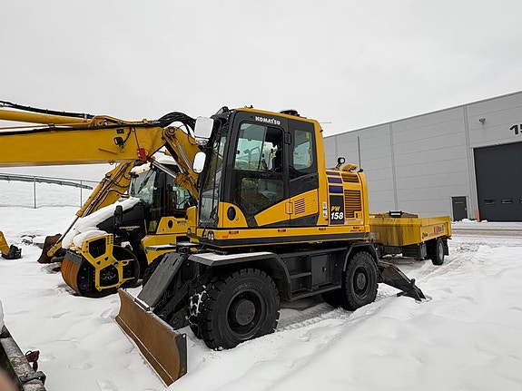 Komatsu PW 158-11 2 of 2