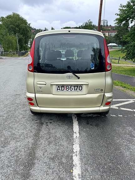 Toyota Yaris Verso 7 of 10