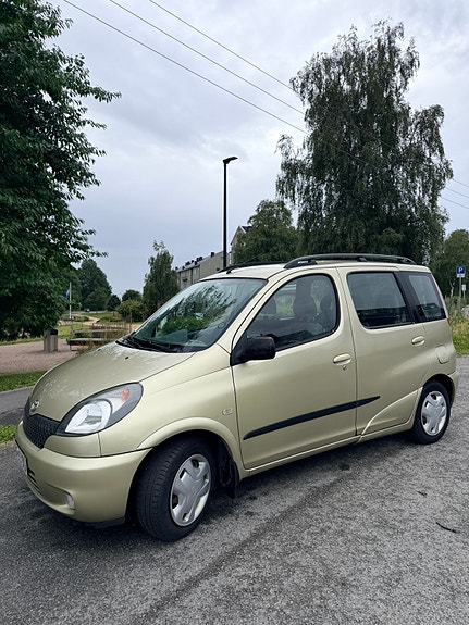 Toyota Yaris Verso 4 of 10