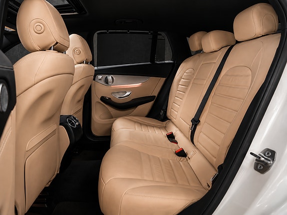 Mercedes-Benz EQC400 8 of 30