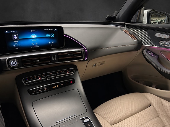 Mercedes-Benz EQC400 17 of 30